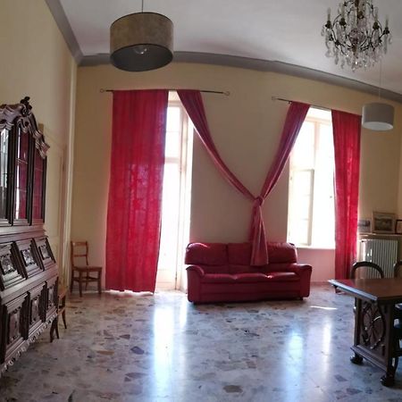Bed and Breakfast Dimora Castello Dei Conti Trinità Exterior foto